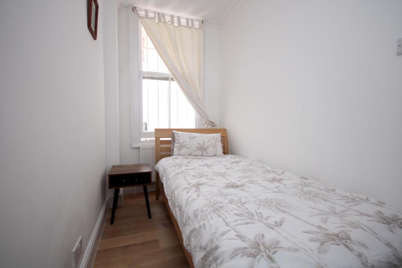Appartamento Well Located South Kensington Flat Londra Esterno foto